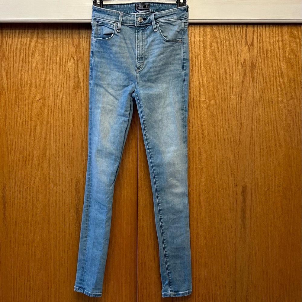 ABERCROMBIE & FITCH HIGH RISE SUPER SKINNY JEANS